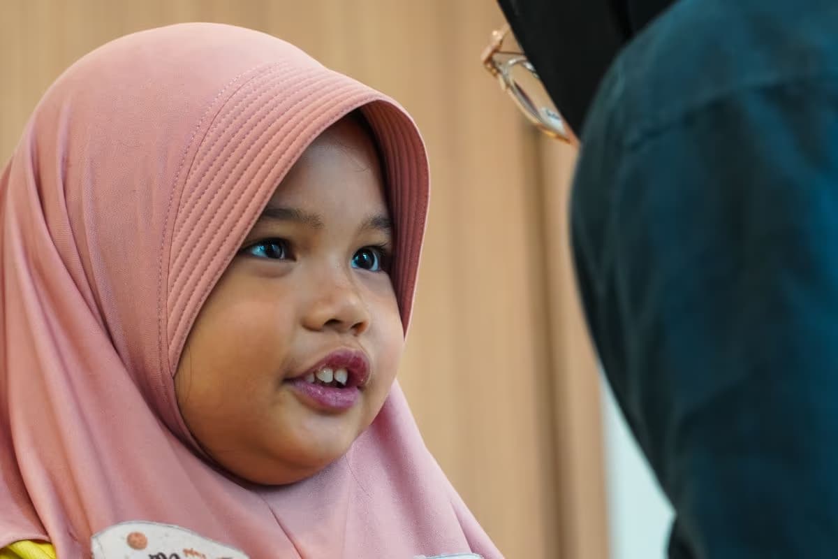EIPP - Key Learning Area - Communication and Understanding - Adeeva communication with teacher Aliah